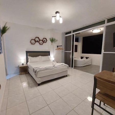 Bonsai Jacuzzi Suites Panglao Exteriér fotografie