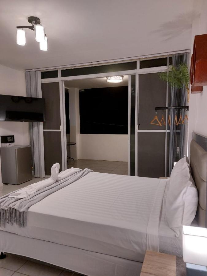 Bonsai Jacuzzi Suites Panglao Exteriér fotografie