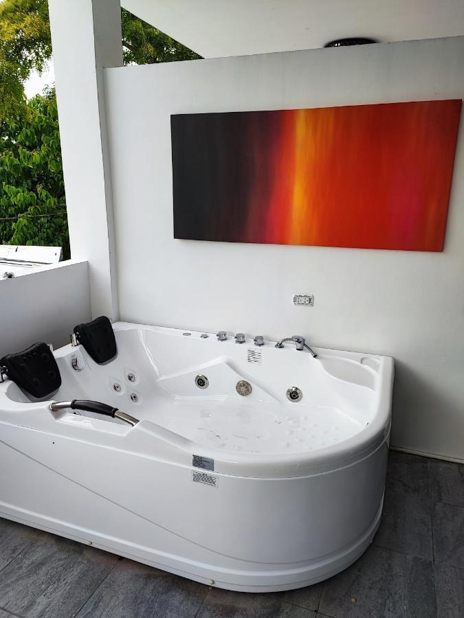 Bonsai Jacuzzi Suites Panglao Exteriér fotografie