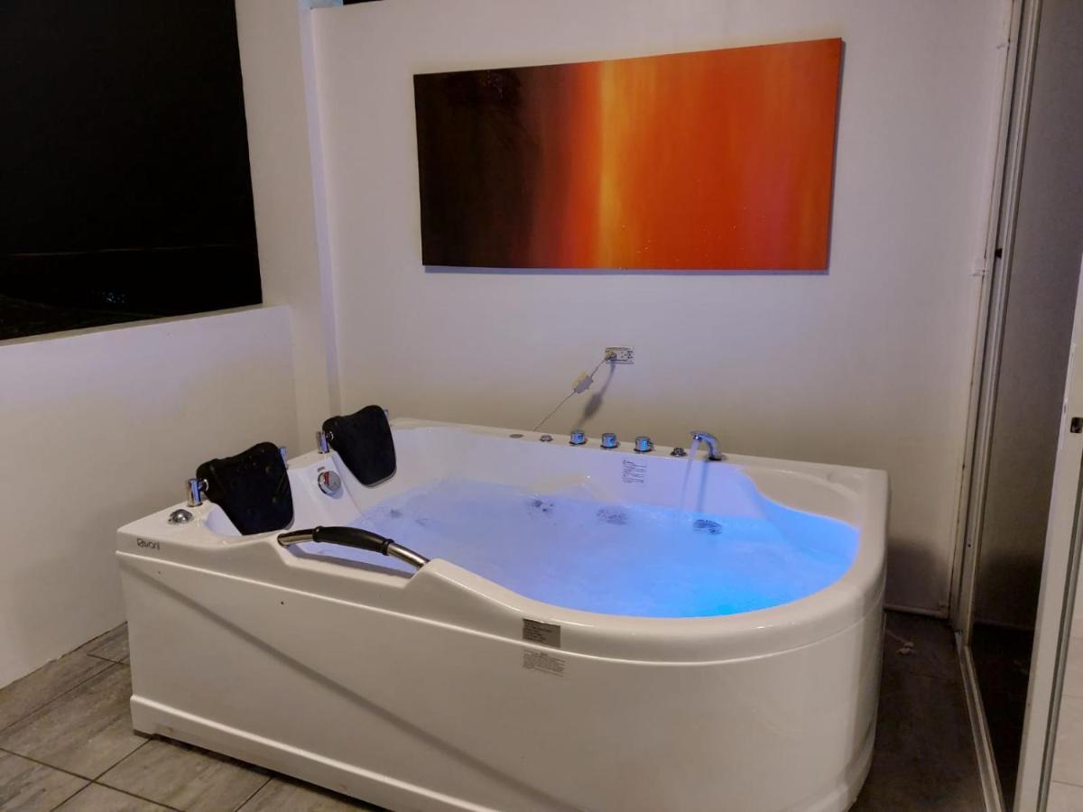 Bonsai Jacuzzi Suites Panglao Exteriér fotografie