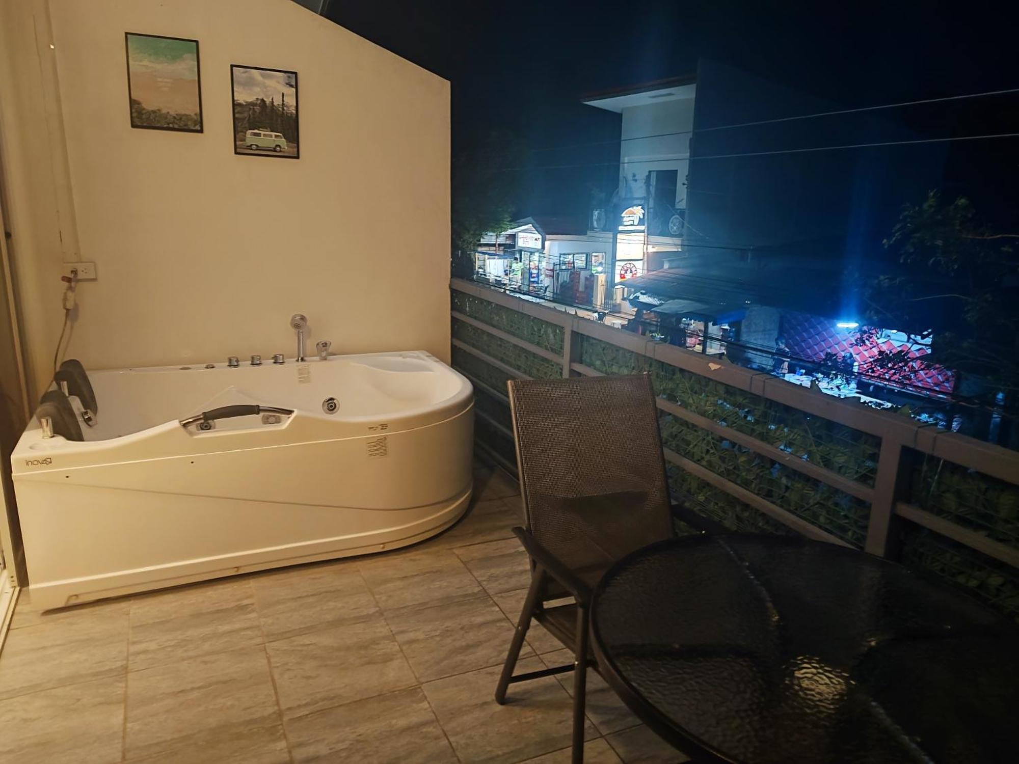 Bonsai Jacuzzi Suites Panglao Exteriér fotografie