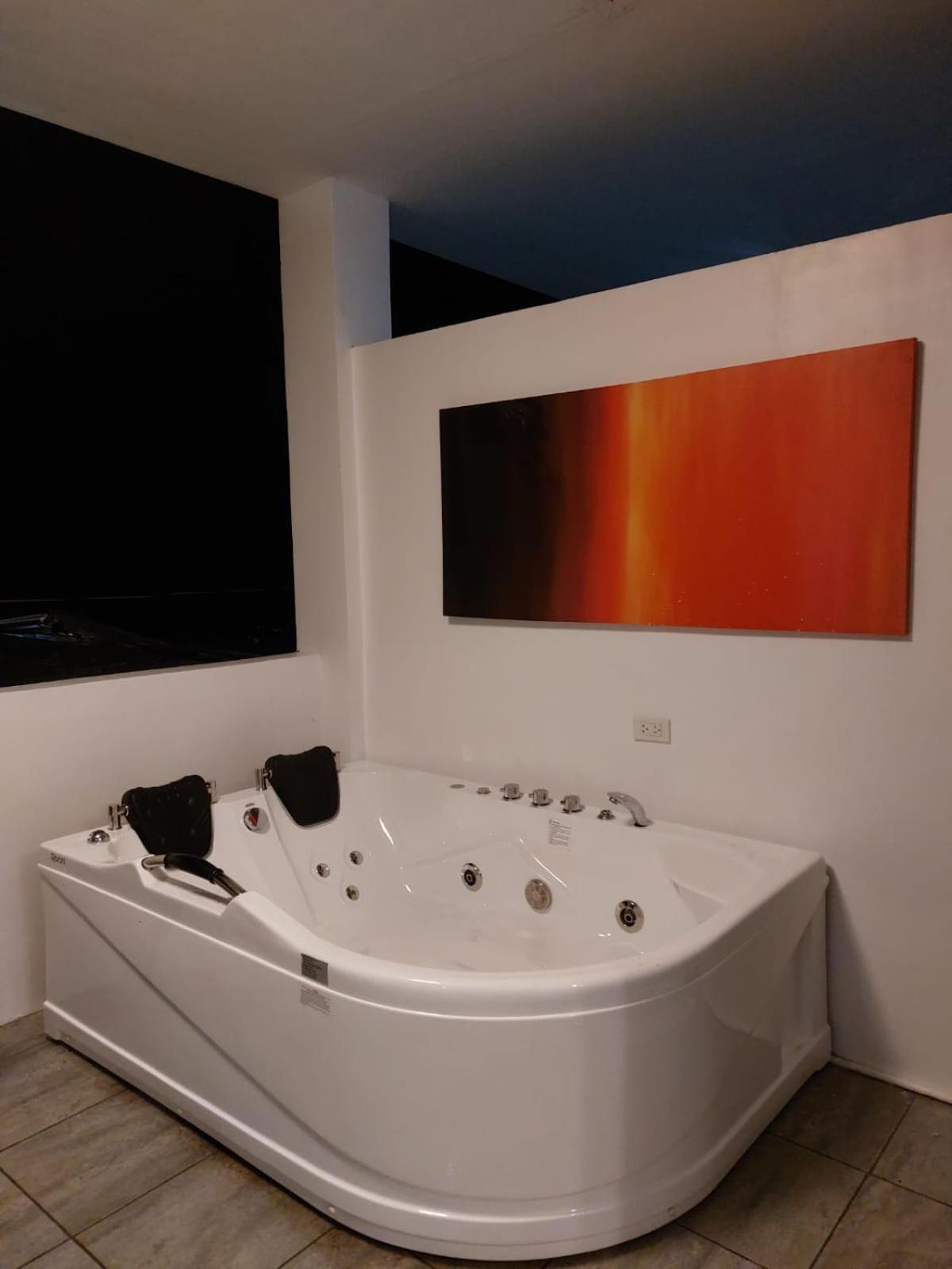 Bonsai Jacuzzi Suites Panglao Exteriér fotografie