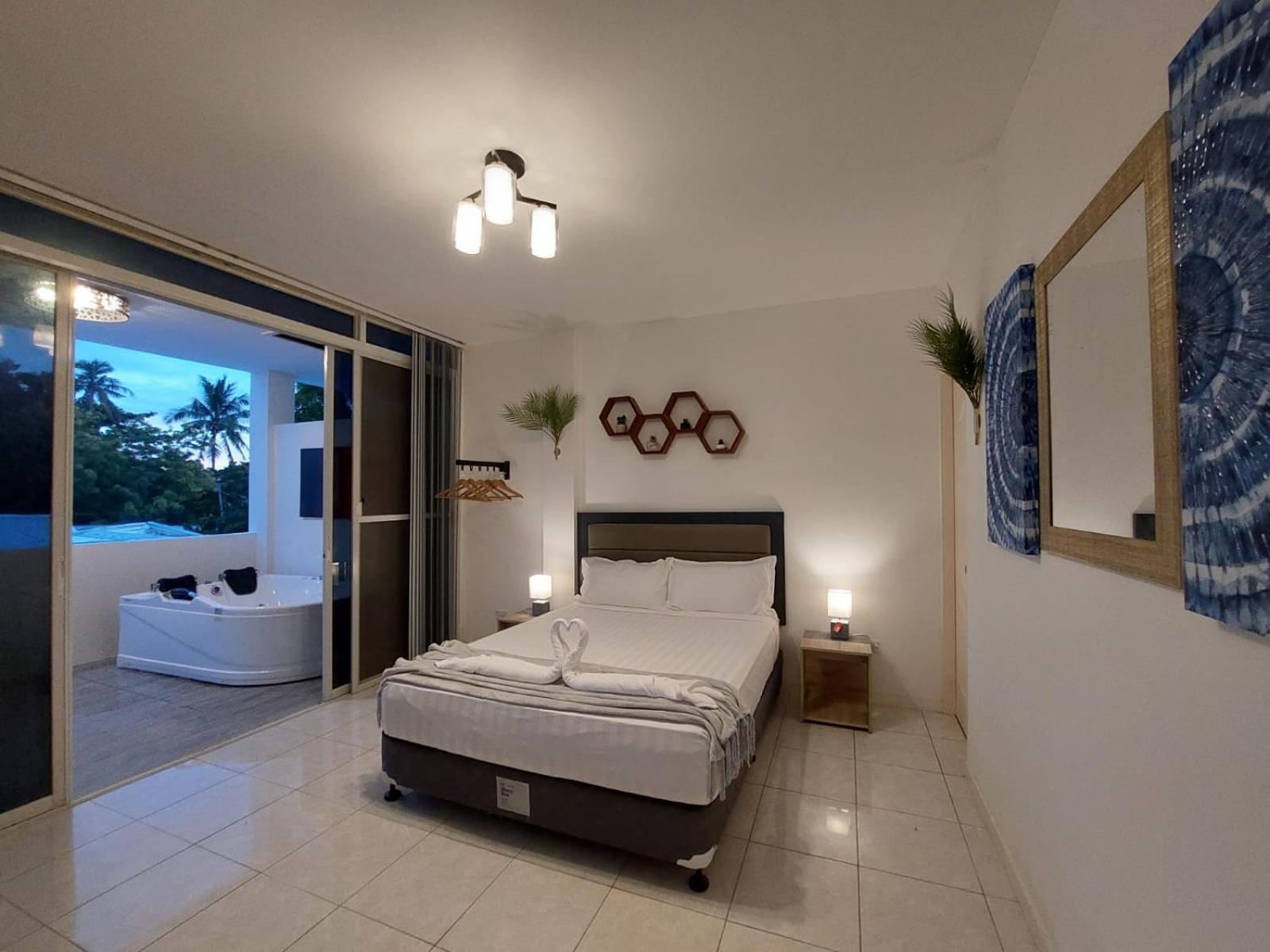 Bonsai Jacuzzi Suites Panglao Exteriér fotografie