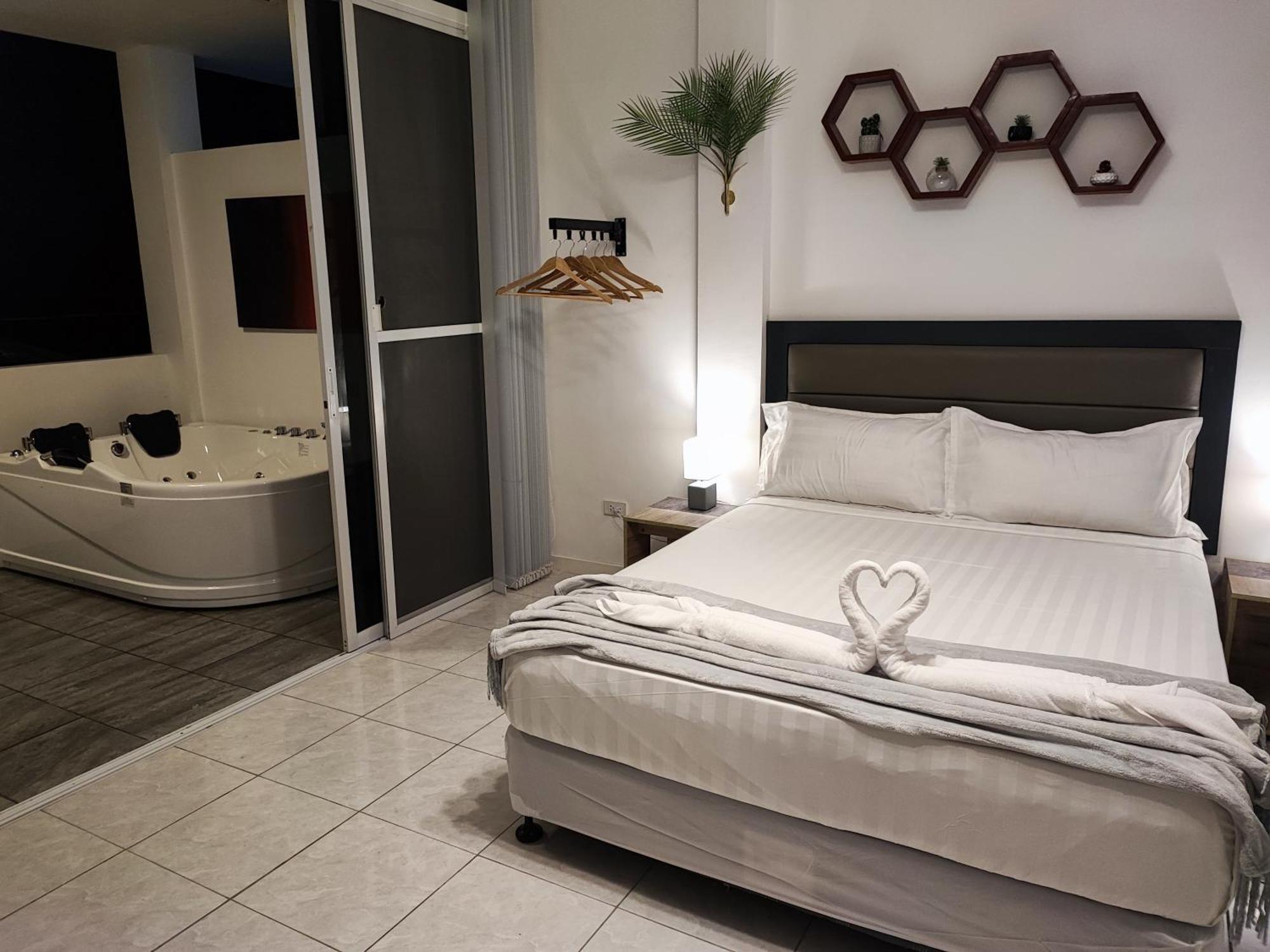 Bonsai Jacuzzi Suites Panglao Exteriér fotografie