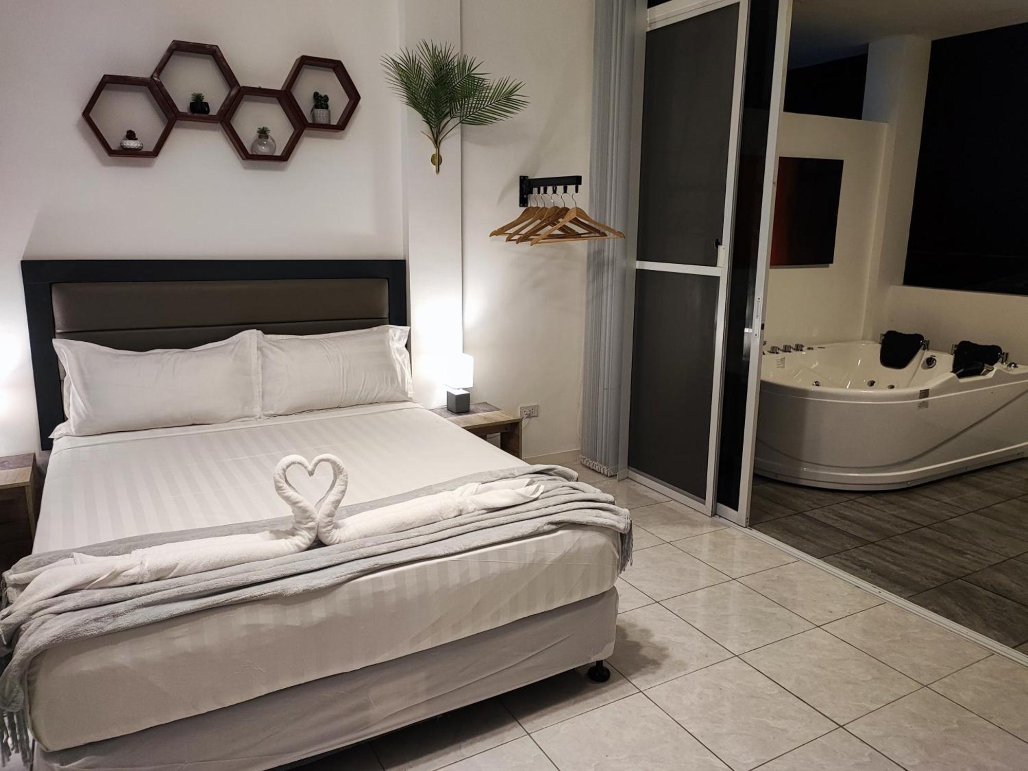 Bonsai Jacuzzi Suites Panglao Exteriér fotografie