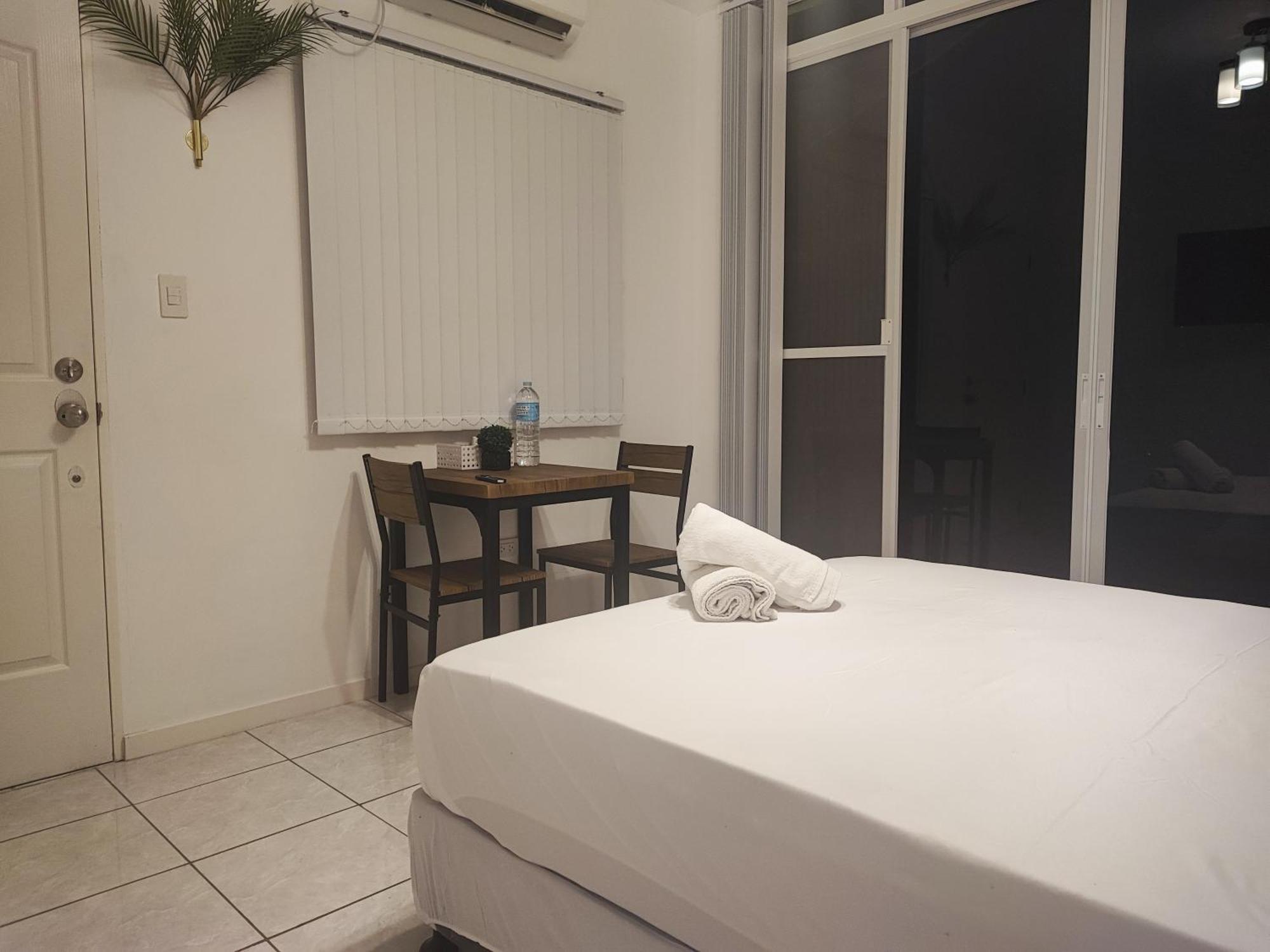 Bonsai Jacuzzi Suites Panglao Exteriér fotografie